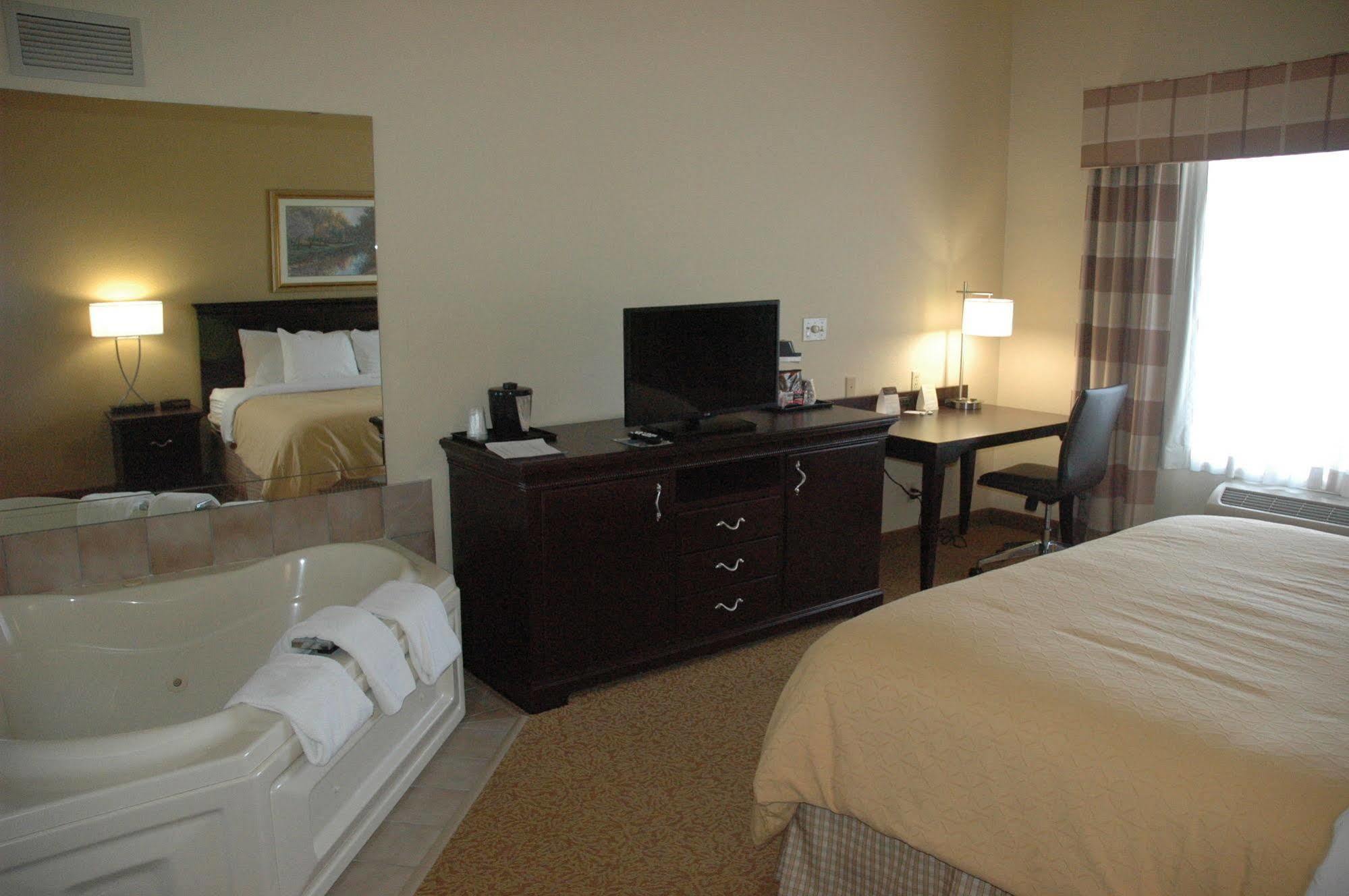 Country Inn & Suites By Radisson, West Bend, Wi المظهر الخارجي الصورة